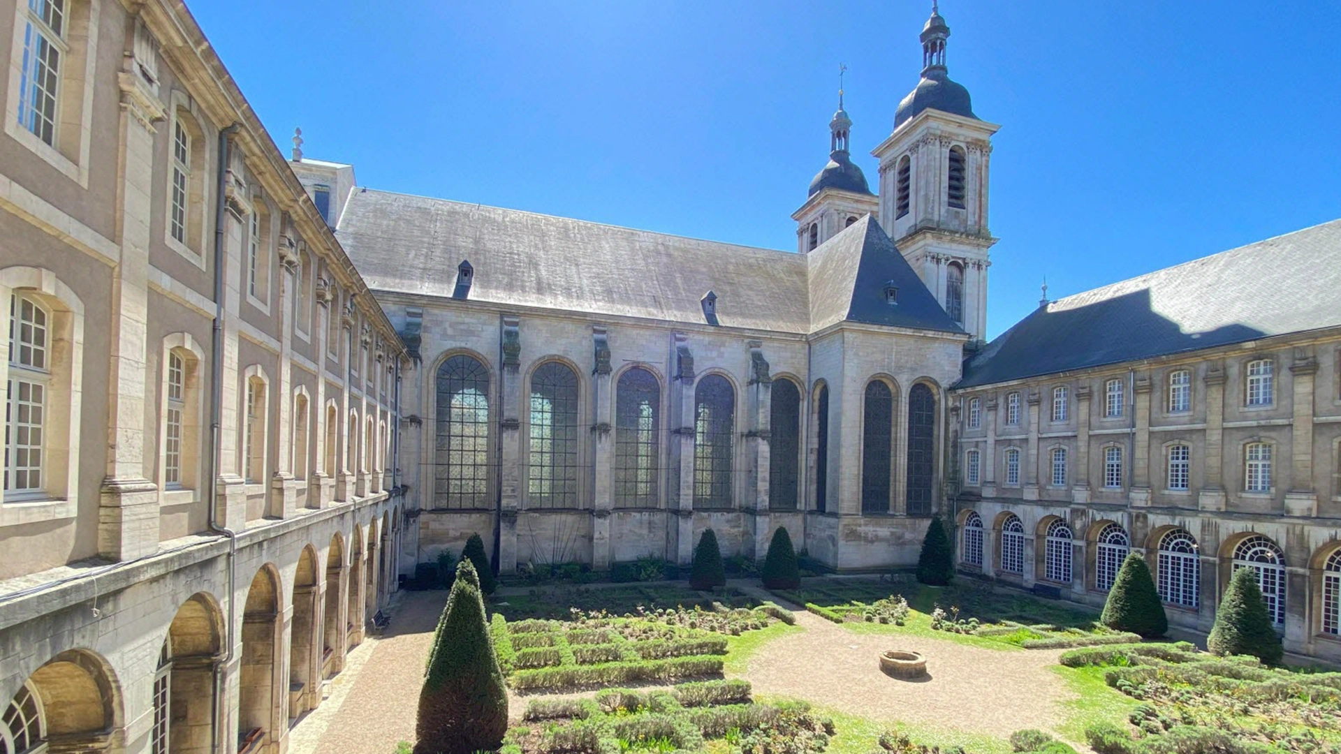 au-sequoia-hebergement-insolite-Abbaye-des-Premontres-patrimoine7